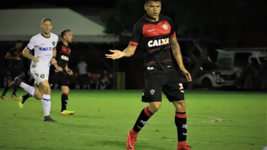 Walter Bou Vitoria tendrá que saldar una deuda con Boca por el préstamo del entrerriano Walter Bou