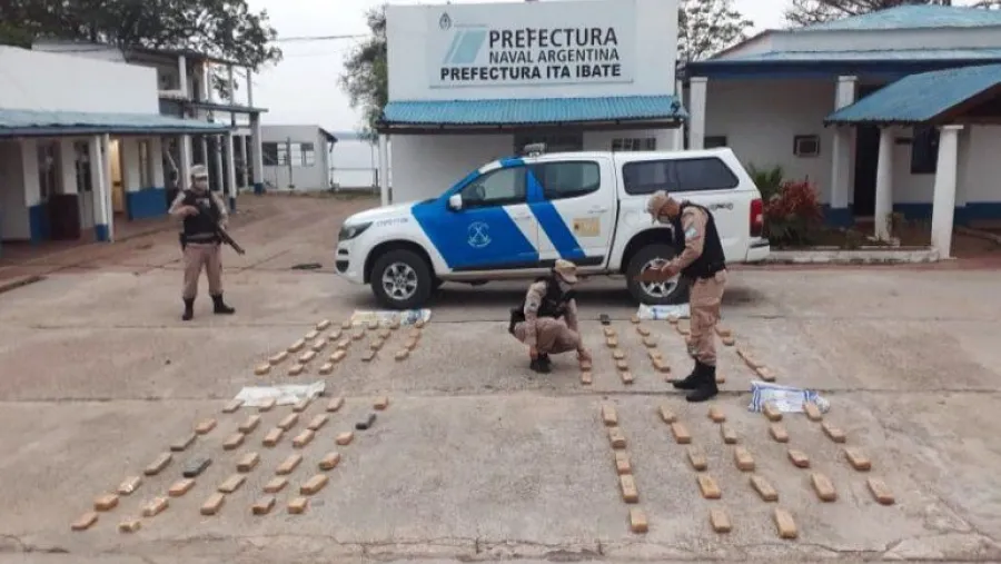 Prefectura secuestró más de 130 kilos de marihuana en la costa del río Paraná Prefectura secuestró más de 130 kilos de marihuana en la costa del río Paraná