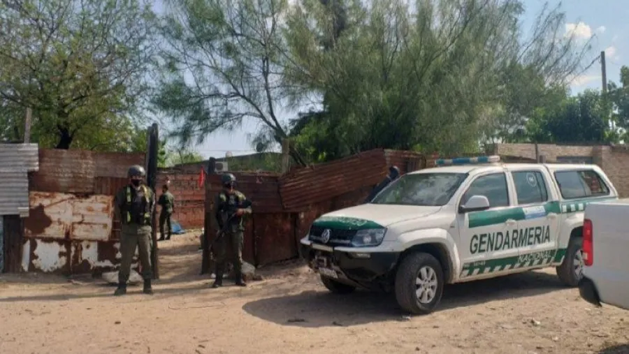 Gendarmería secuestró cocaína y marihuana en Santa Fe y detuvo a 4 personas Gendarmería secuestró cocaína y marihuana en Santa Fe y detuvo a 4 personas