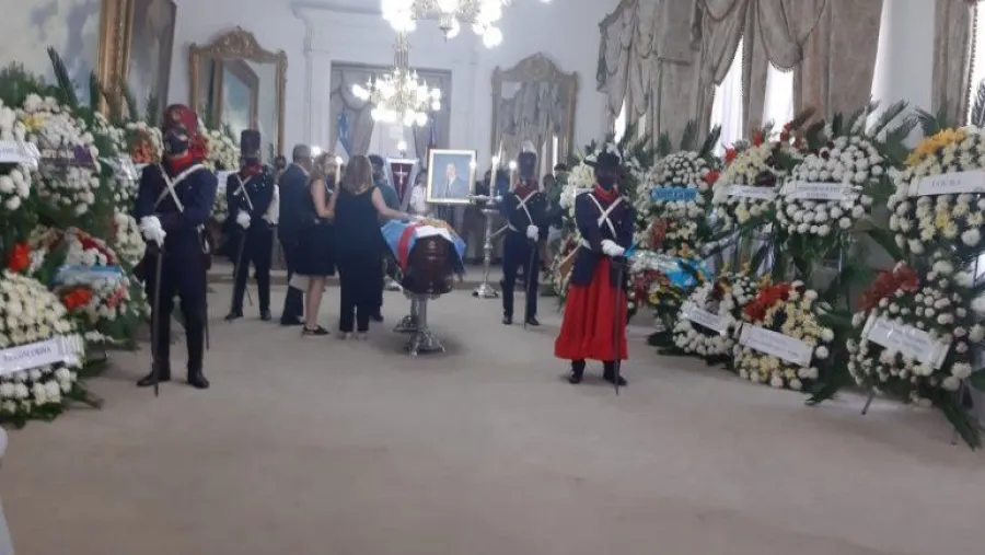 Los restos del exgobernador Busti son velados en Casa de Gobierno Los restos del exgobernador Busti son velados en Casa de Gobierno