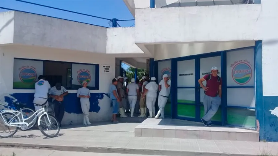 Reclamo en el frigorífico Reclamo en el frigorífico