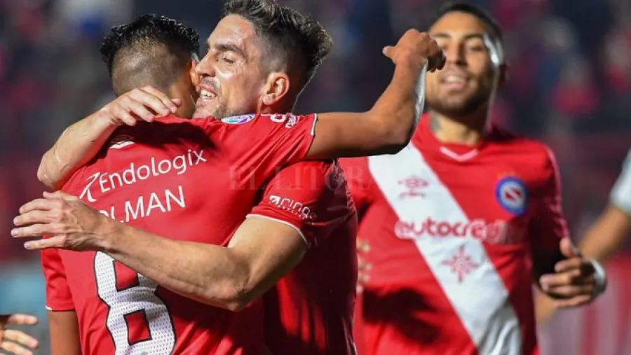 Argentinos Juniors festejó ante Banfield en la reanudación de la Superliga Argentinos Juniors festejó ante Banfield en la reanudación de la Superliga