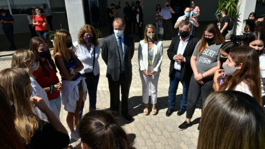 El gobierno provincial reconoció a jóvenes basquetbolistas entrerrianas El gobierno provincial reconoció a jóvenes basquetbolistas entrerrianas
