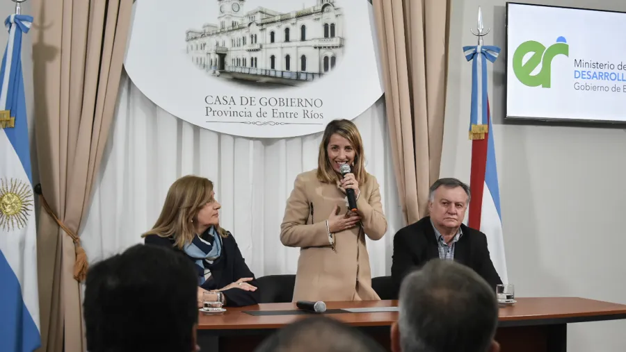 Entregaron más de tres millones de pesos a federaciones y asociaciones deportivas Entregaron más de tres millones de pesos a federaciones y asociaciones deportivas