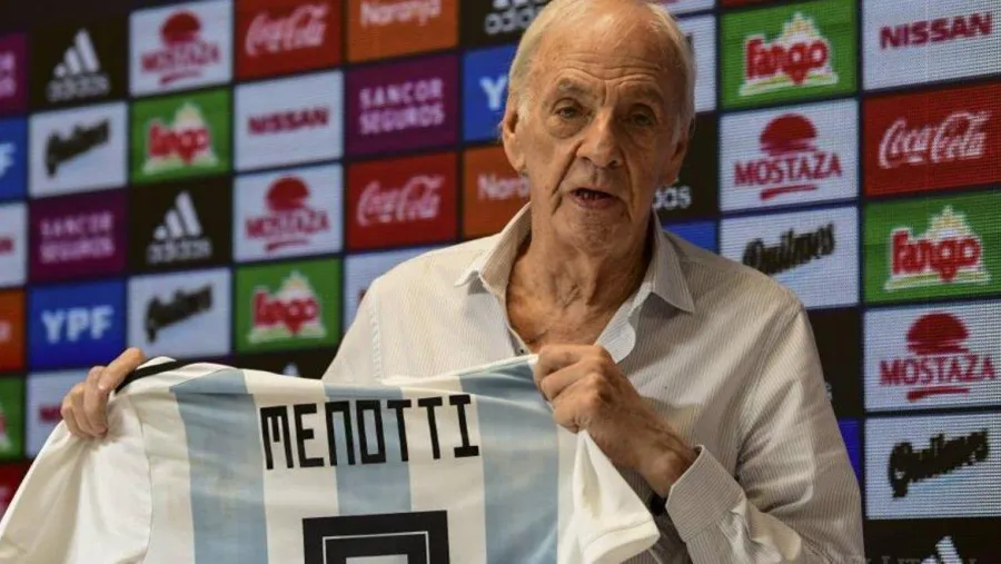 Menotti: “Como Riquelme aprendió a ser futbolista, tendrá que aprender a ser dirigente” Menotti: “Como Riquelme aprendió a ser futbolista, tendrá que aprender a ser dirigente”