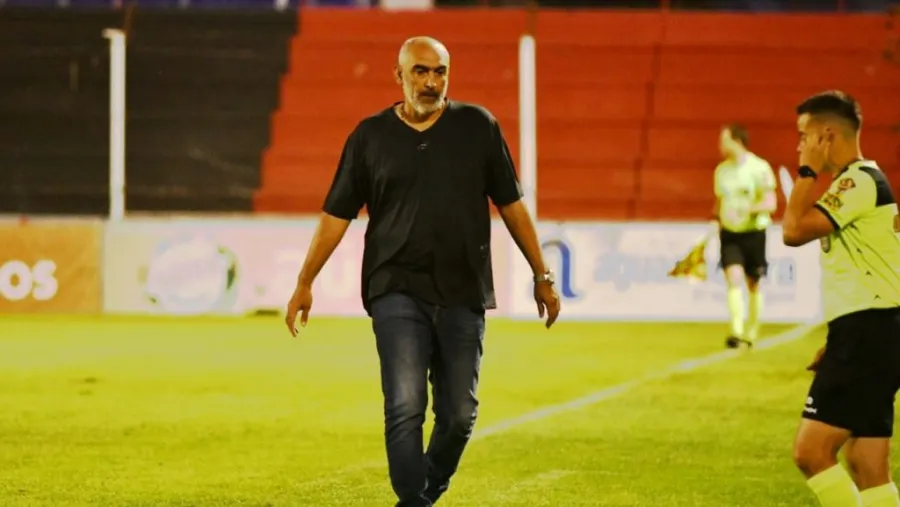 Iván Delfino dejó de ser el director técnico de Patronato Iván Delfino dejó de ser el director técnico de Patronato