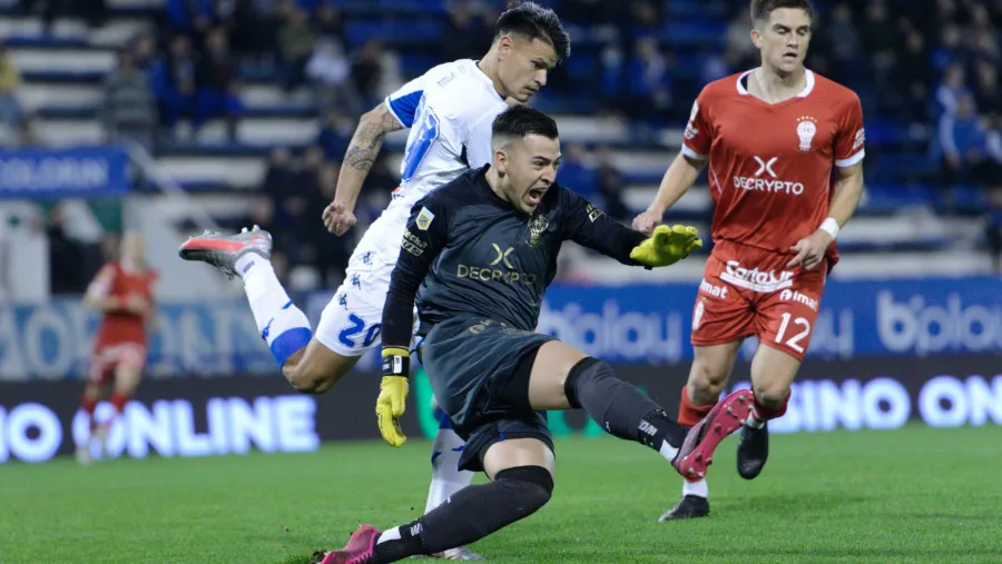 Vélez empató ante Huracán con un tanto del entrerriano Walter Bou Vélez empató ante Huracán con un tanto del entrerriano Walter Bou