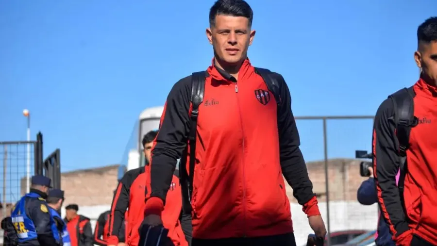 Tres fechas de suspensión le dieron a Marcelo Estigarribia por la roja ante Platense Tres fechas de suspensión le dieron a Marcelo Estigarribia por la roja ante Platense