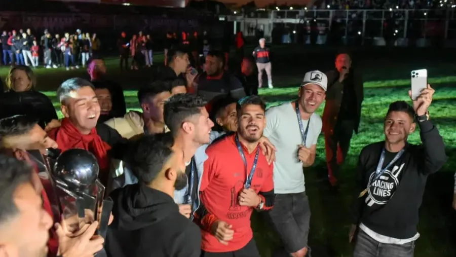En el Grella y al calor de sus hinchas, Patronato festejó su histórica consagración En el Grella y al calor de sus hinchas, Patronato festejó su histórica consagración