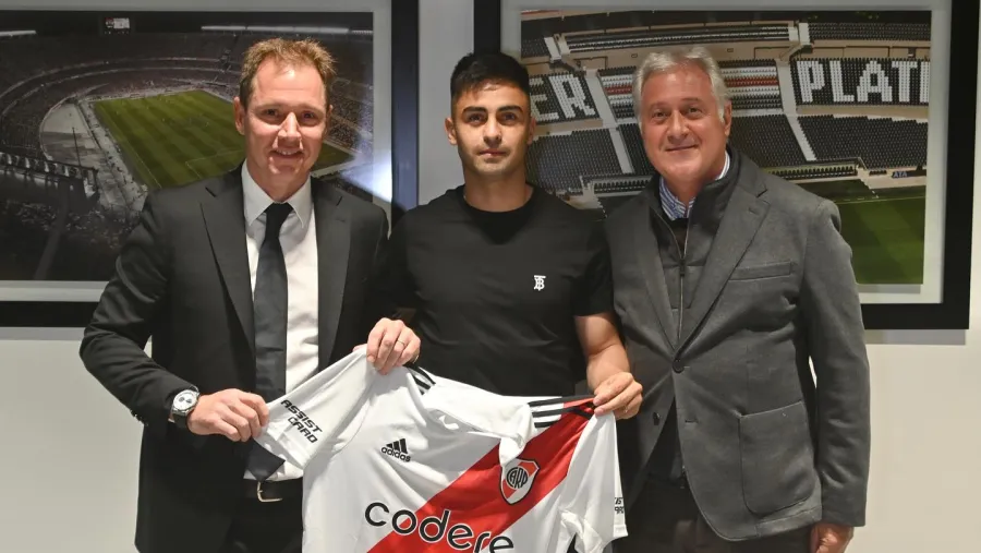 Sebastián Boselli y ‘Pity’ Martínez pasaron los chequeos médicos y firmaron con River Sebastián Boselli y ‘Pity’ Martínez pasaron los chequeos médicos y firmaron con River