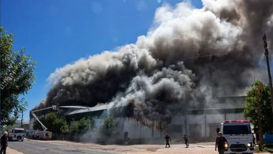 El 19 de noviembre pasado un incendio destruyó las instalaciones de la procesadora Soychú enclavada en el casco urbano de Gualeguay. El 19 de noviembre pasado un incendio destruyó las instalaciones de la procesadora Soychú enclavada en el casco urbano de Gualeguay.