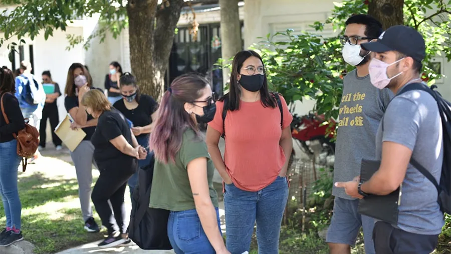 El esfuerzo está concentrado en revincular al estudiante con la escuela. El esfuerzo está concentrado en revincular al estudiante con la escuela.