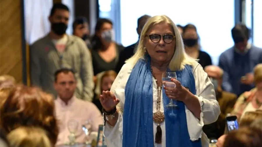 “Se deben honrar las deudas porque es lo que corresponde. No acordar sería la bancarrota”, definió Elisa Carrió. “Se deben honrar las deudas porque es lo que corresponde. No acordar sería la bancarrota”, definió Elisa Carrió.