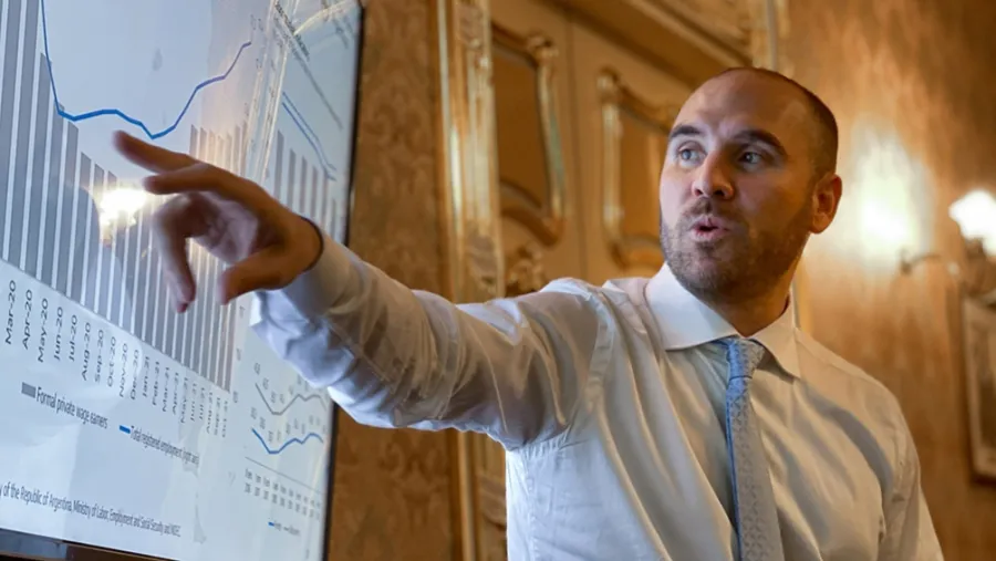 El ministro de Economía, Martín Guzmán, afirmó que sin el acuerdo que la Argentina alcanzó con el FMI el país tendría “menos dólares y más inflación”. El ministro de Economía, Martín Guzmán, afirmó que sin el acuerdo que la Argentina alcanzó con el FMI el país tendría “menos dólares y más inflación”.