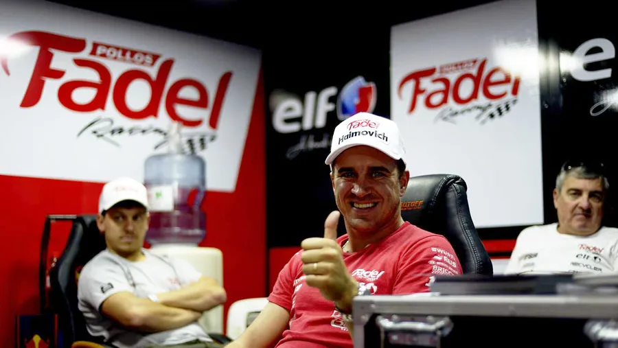 Mariano Werner y su equipo trabajan en el armado de su nuevo Ford Mariano Werner y su equipo trabajan en el armado de su nuevo Ford