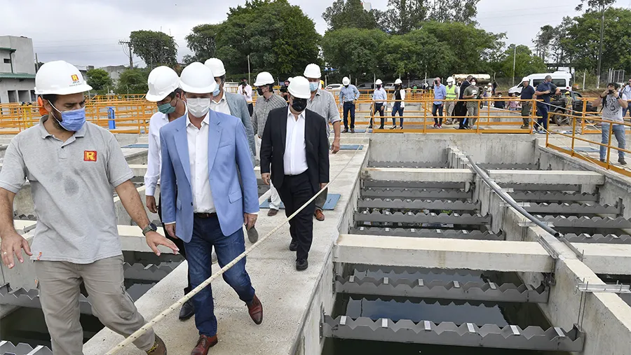 El gobernador Gustavo Bordet recorrió la planta de agua potable de Concordia que lleva un 75 por ciento de avance y cuenta con financiamiento de Enohsa. El gobernador Gustavo Bordet recorrió la planta de agua potable de Concordia que lleva un 75 por ciento de avance y cuenta con financiamiento de Enohsa.