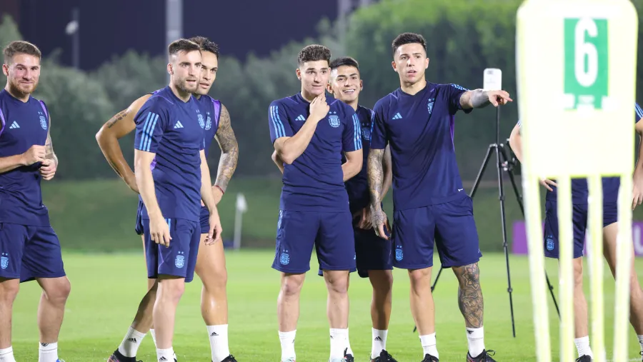 Argentina entrenó y Lionel Scaloni sorprendió con algunas alternativas pensando en Polonia Argentina entrenó y Lionel Scaloni sorprendió con algunas alternativas pensando en Polonia