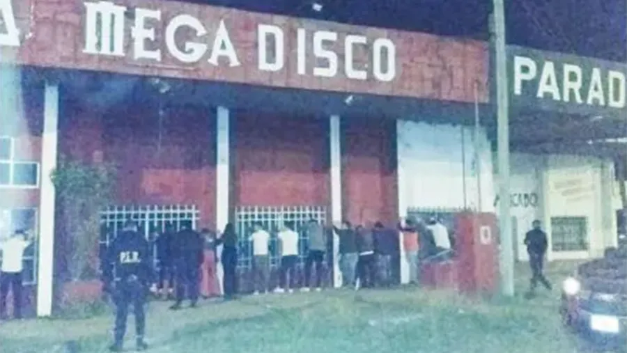 Violaron las restricciones por la pandemia con una fiesta en un boliche de Chajarí, ubicado en la RN 14. Todos fueron llevados a la Comisaría. Violaron las restricciones por la pandemia con una fiesta en un boliche de Chajarí, ubicado en la RN 14. Todos fueron llevados a la Comisaría.