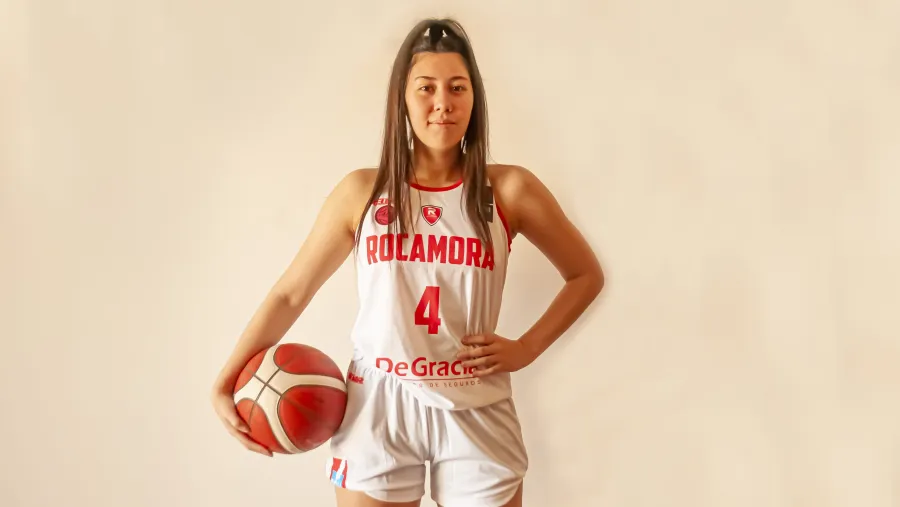 Florencia Respaud: “Es un orgullo poder jugar otra temporada más en el club que nací” Florencia Respaud: “Es un orgullo poder jugar otra temporada más en el club que nací”