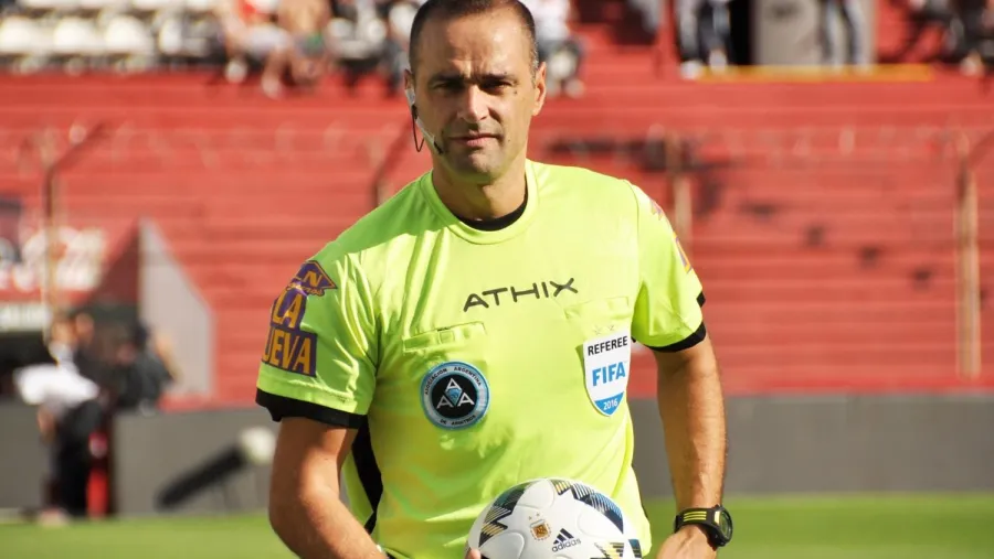 Diego Abal Diego Abal será el árbitro para Gimnasia-Patronato en la vuelta del fútbol argentino