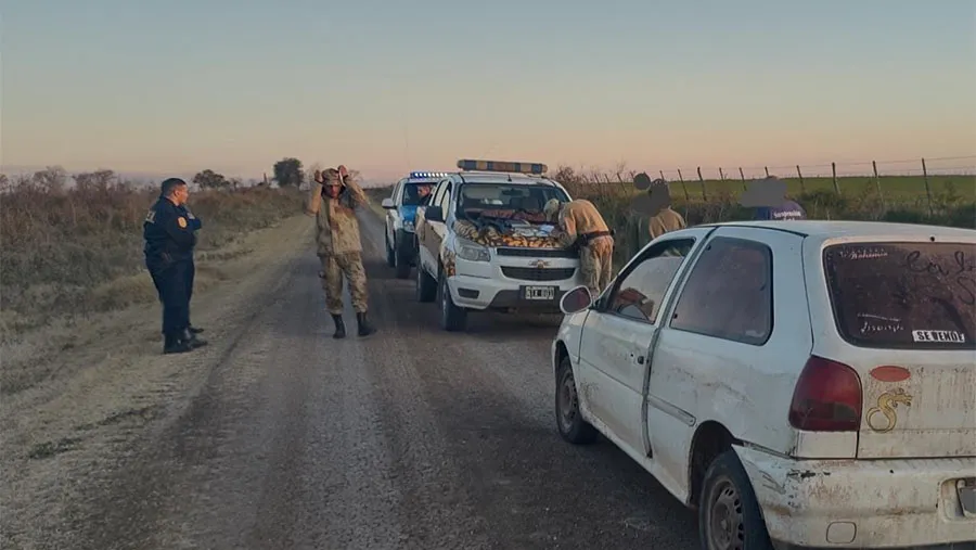 Las armas fueron secuestradas en un camino rural a 5 kilómetros de Urdinarrain. Las armas fueron secuestradas en un camino rural a 5 kilómetros de Urdinarrain.