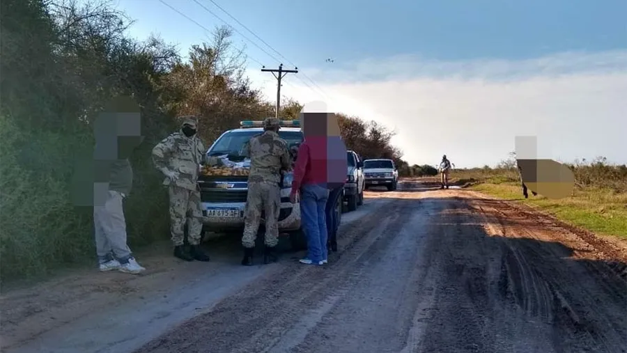 La Brigada Abigeato secuestró armas y constató la actividad de caza ilegal, además de liberar aves autóctonas en la zona rural de Gualeguaychú. La Brigada Abigeato secuestró armas y constató la actividad de caza ilegal, además de liberar aves autóctonas en la zona rural de Gualeguaychú.