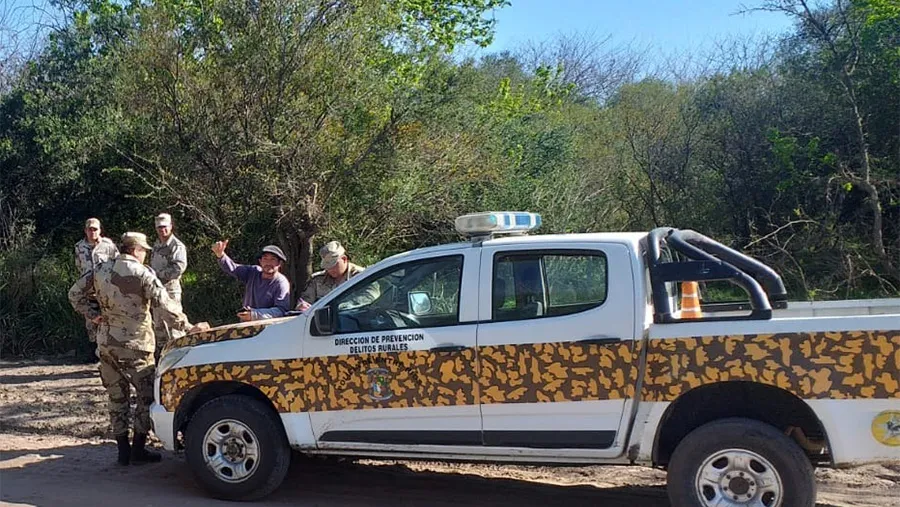 Los animales estaban en un campo vecino, que pasaron -se presupone- porque los alambrados estaban caídos. Los animales estaban en un campo vecino, que pasaron -se presupone- porque los alambrados estaban caídos.