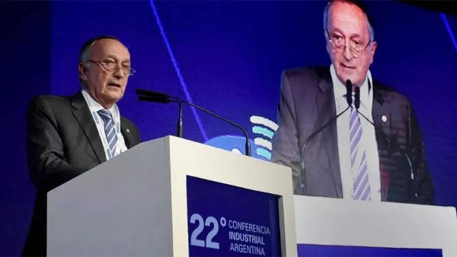 Miguel Acevedo es el titular de la UIA y reconoció que el endurecimiento de la cuarentena “era una medida necesaria que tenía que tomar el gobierno de acuerdo a cómo venía el crecimiento de los casos”. Miguel Acevedo es el titular de la UIA y reconoció que el endurecimiento de la cuarentena “era una medida necesaria que tenía que tomar el gobierno de acuerdo a cómo venía el crecimiento de los casos”.