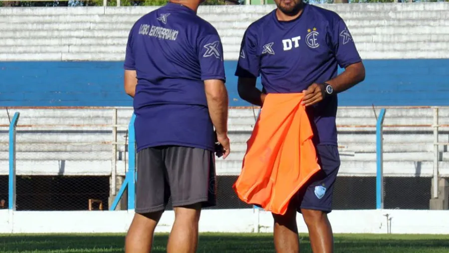 Norberto Acosta no seguirá como DT del “Lobo” entrerriano Norberto Acosta no seguirá como DT del “Lobo” entrerriano