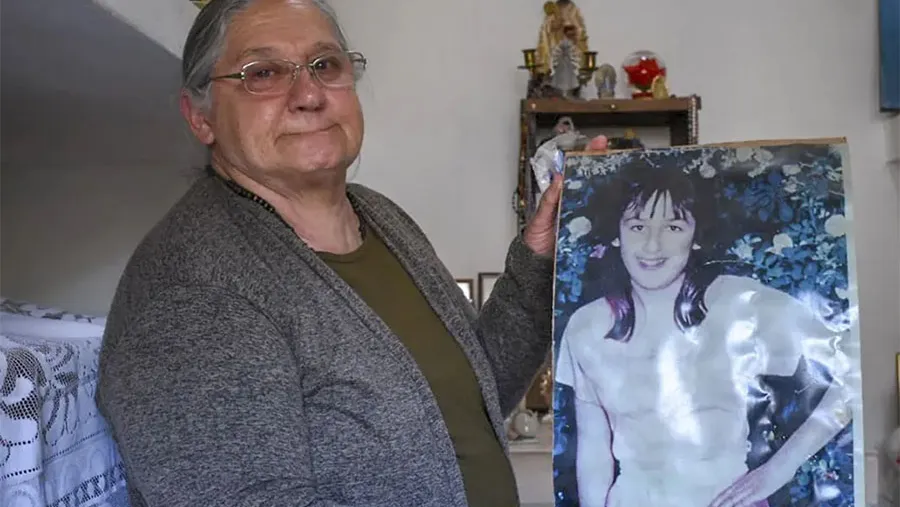 La madre de la adolescente cuyo crimen conmocionó al país exhibe todo su dolor cuando se van a cumplir 30 años de su muerte; dice que se trató del femicidio “más grande de Catamarca”. La madre de la adolescente cuyo crimen conmocionó al país exhibe todo su dolor cuando se van a cumplir 30 años de su muerte; dice que se trató del femicidio “más grande de Catamarca”.