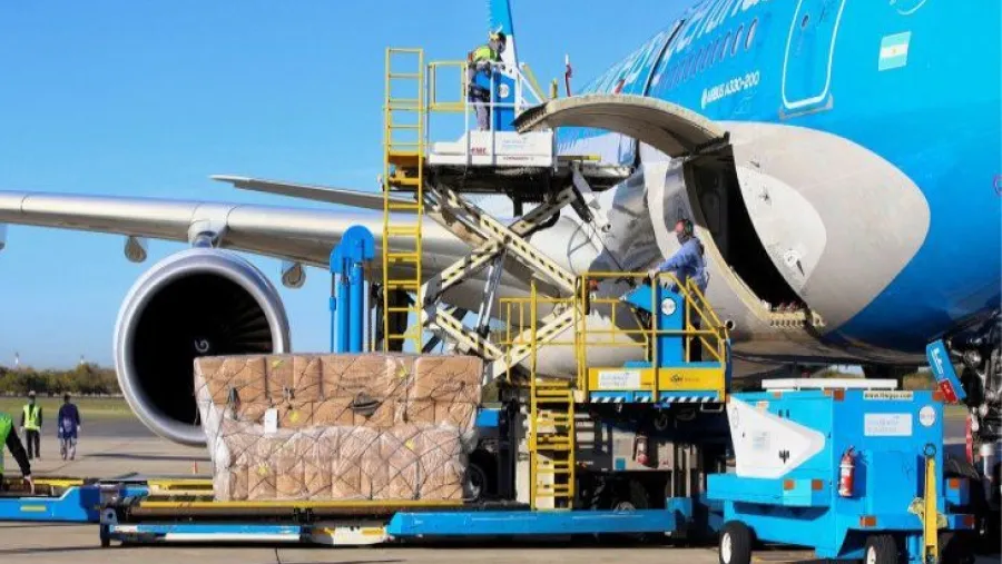 Aerolíneas volverá a volar hacia Uruguay, tras 18 meses de suspensiones Aerolíneas volverá a volar hacia Uruguay, tras 18 meses de suspensiones