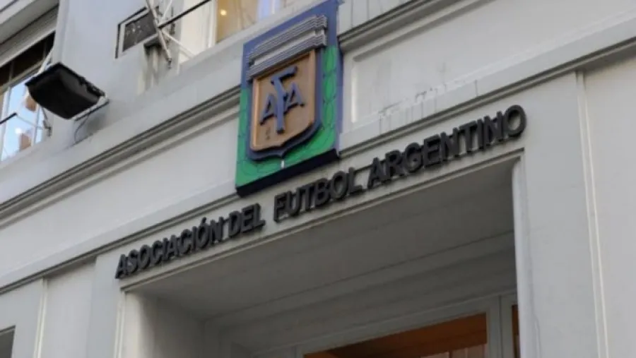 Tras otra reunión en AFA, sigue la incertidumbre por la posible anulación de los descensos Tras otra reunión en AFA, sigue la incertidumbre por la posible anulación de los descensos