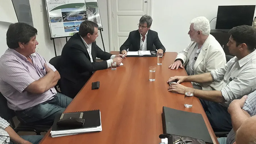 Reunión donde analizó el anteproyecto para la ampliación de la Planta Potabilizadora Echeverría de Paraná. Reunión donde analizó el anteproyecto para la ampliación de la Planta Potabilizadora Echeverría de Paraná.