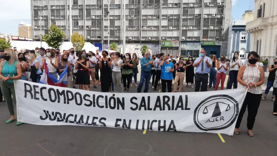 El gobierno convocó a los judiciales para "encontrar soluciones" a sus demandas