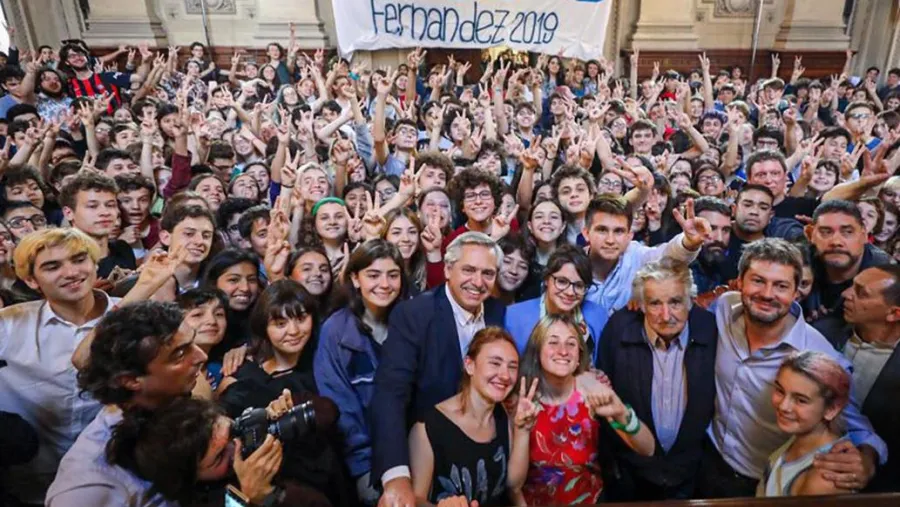 Alberto Fernández visitó el Nacional Buenos Aires junto a Mujica y criticó a Macri Alberto Fernández visitó el Nacional Buenos Aires junto a Mujica y criticó a Macri