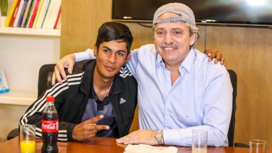 Alberto Fernández recibió a Brian, el joven discriminado en redes sociales Alberto Fernández recibió a Brian, el joven discriminado en redes sociales