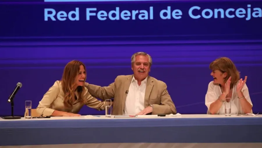 Alberto Fernández junto a la diputada nacional Victoria Tolosa Paz. Alberto Fernández junto a la diputada nacional Victoria Tolosa Paz.