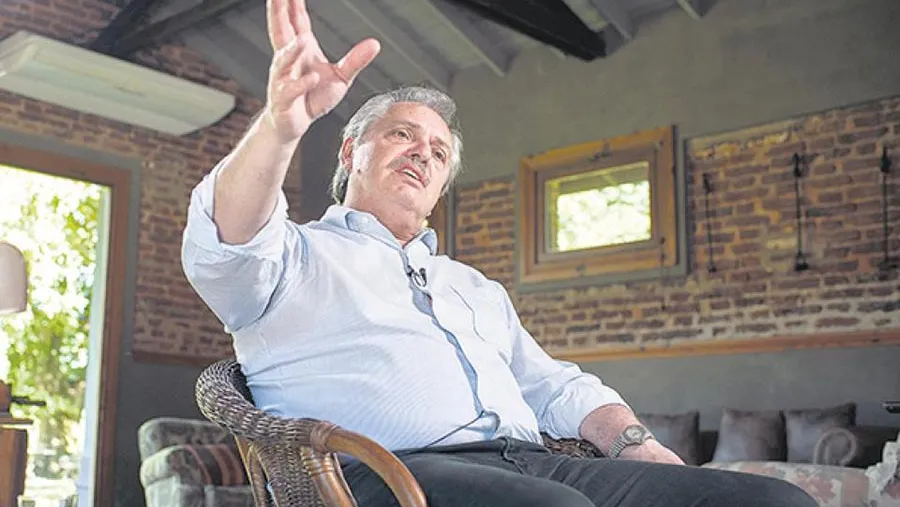 Alberto Fernández explicó cuáles serán primeras decisiones que adoptará en su gobierno, también dio señales sobre la economía que se viene y puso una prioridad: “No hay nada más urgente que la pobreza y el hambre”. (Fotografía Adrián Pérez). Alberto Fernández explicó cuáles serán primeras decisiones que adoptará en su gobierno, también dio señales sobre la economía que se viene y puso una prioridad: “No hay nada más urgente que la pobreza y el hambre”. (Fotografía Adrián Pérez).