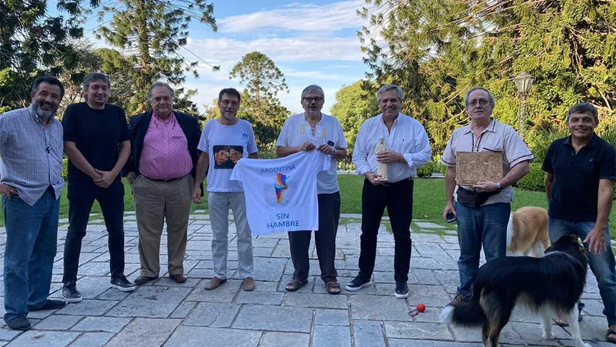 Alberto Fernández se reunió esta mañana en Olivos con curas villeros, Máximo Kirchner y Eduardo Valdés. Alberto Fernández se reunió esta mañana en Olivos con curas villeros, Máximo Kirchner y Eduardo Valdés.