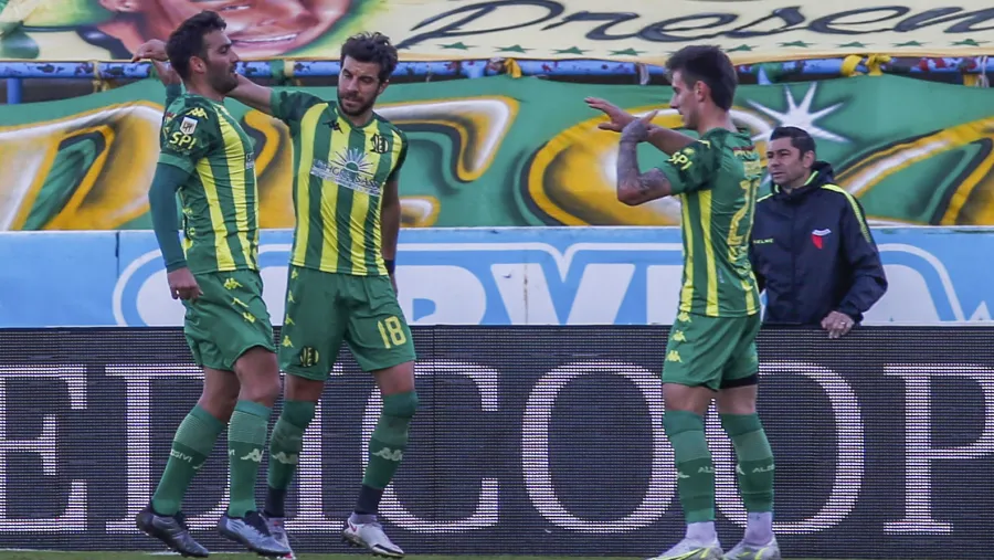 Aldosivi sorprendió a Colón y le propinó un duro revés en Mar del Plata Aldosivi sorprendió a Colón y le propinó un duro revés en Mar del Plata