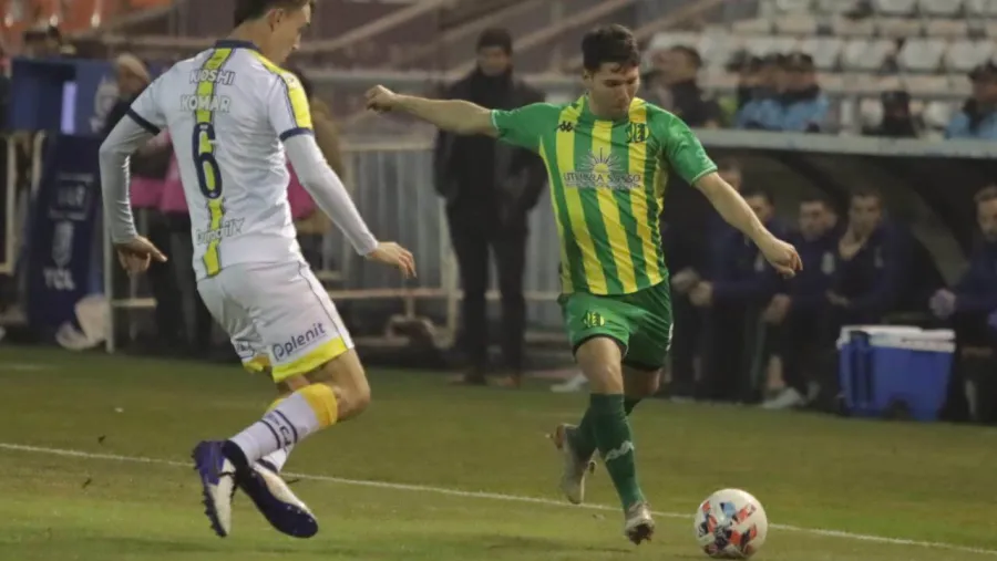 Aldosivi derrotó a Rosario Central en el debut de Leandro Somoza Aldosivi derrotó a Rosario Central en el debut de Leandro Somoza