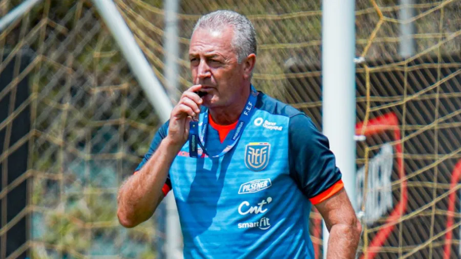 Alfaro: “Con tal de jugar un Mundial, lo hago a las siete o a las cinco de la mañana” Alfaro: “Con tal de jugar un Mundial, lo hago a las siete o a las cinco de la mañana”