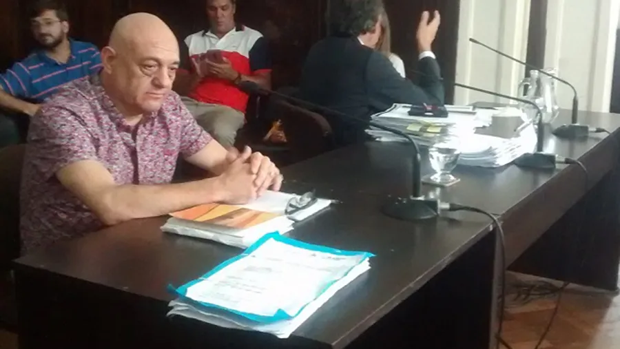 El juez de Ejecución Penal del Tribunal Oral Federal de Paraná, Roberto López Arango, hizo lugar, parcialmente, al pedido del condenado Gustavo Alfonzo, quien solicitó salir a trabajar, fuera de la Unidad Penal N° 1 de Paraná. El juez de Ejecución Penal del Tribunal Oral Federal de Paraná, Roberto López Arango, hizo lugar, parcialmente, al pedido del condenado Gustavo Alfonzo, quien solicitó salir a trabajar, fuera de la Unidad Penal N° 1 de Paraná.