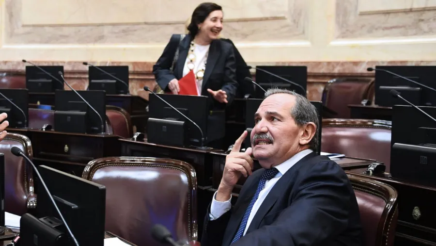 El Senado prorrogó la licencia de Alperovich por otros 90 días El Senado prorrogó la licencia de Alperovich por otros 90 días