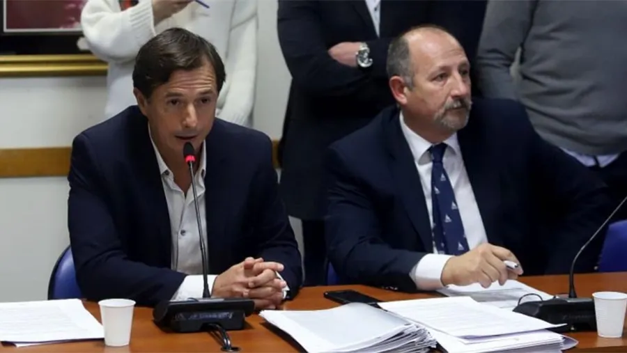 La iniciativa fue consensuada en base a diferentes proyectos entre Cambiemos, y la oposición, y eso permitió firmar un dictamen en la comisión de Legislación General, que conduce el macrista Daniel Lipovetzky, con un amplio respaldo político. La iniciativa fue consensuada en base a diferentes proyectos entre Cambiemos, y la oposición, y eso permitió firmar un dictamen en la comisión de Legislación General, que conduce el macrista Daniel Lipovetzky, con un amplio respaldo político.