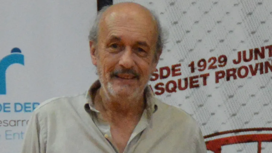 Carlos Álvarez Carlos Álvarez renunció a la presidencia de la Federación de Básquet de Entre Ríos