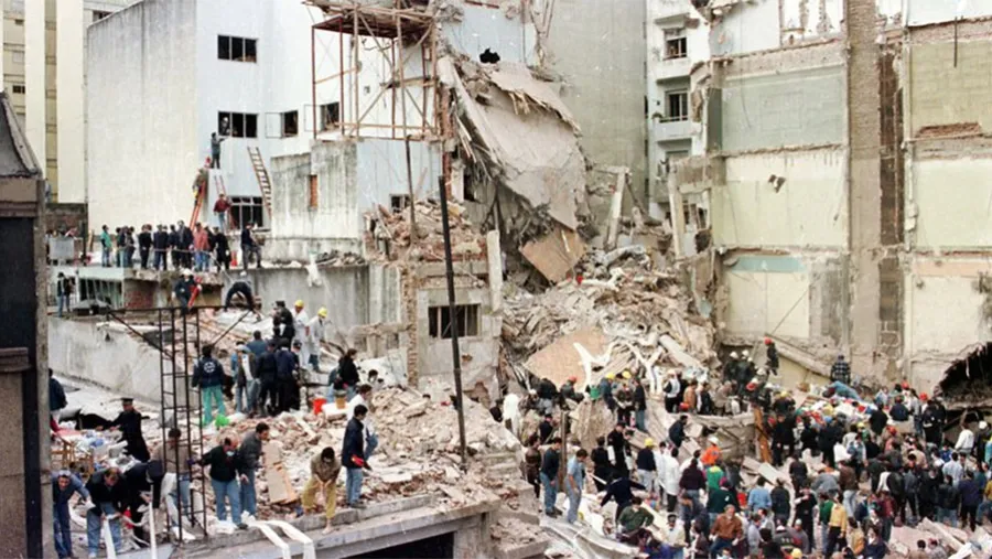 AMIA: la bomba explotó a las 9:53 del 18 de julio de 1994. AMIA: la bomba explotó a las 9:53 del 18 de julio de 1994.