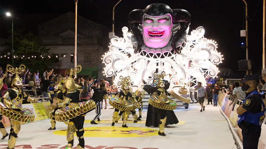 La comparsa O´Bahía del Club Pescadores realizará la apertura de esta segunda noche. La comparsa O´Bahía del Club Pescadores realizará la apertura de esta segunda noche.