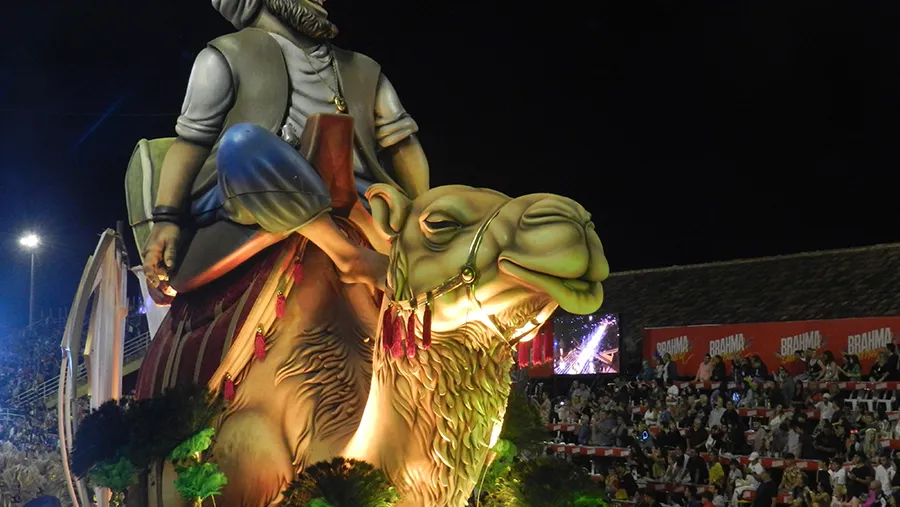 Kamarr (Centro Cultural Sirio Libanés) abrió la décima y última noche del mejor Carnaval del País. Kamarr (Centro Cultural Sirio Libanés) abrió la décima y última noche del mejor Carnaval del País.