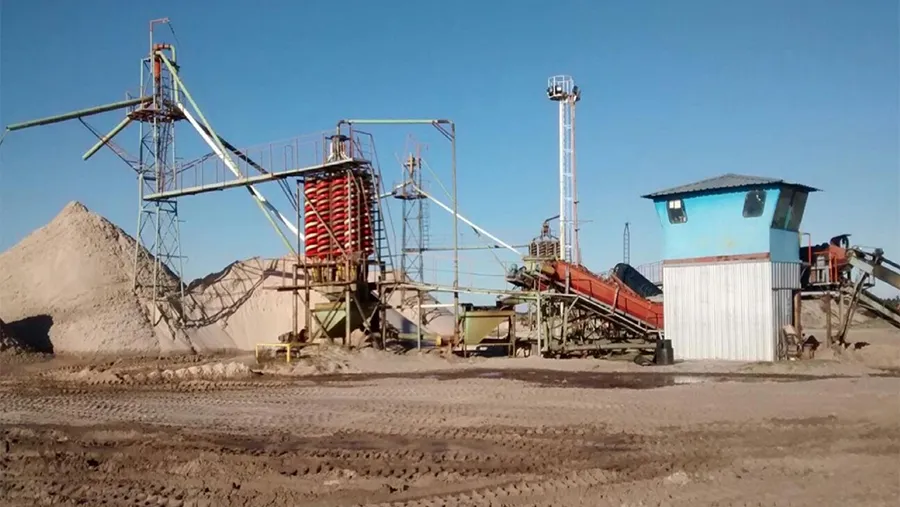 Un total de nueve canteras y cuatro plantas de lavado de arenas silíceas ubicadas en los Departamentos Islas del Ibicuy y Gualeguaychú quedaron clausuradas por 45 días. Un total de nueve canteras y cuatro plantas de lavado de arenas silíceas ubicadas en los Departamentos Islas del Ibicuy y Gualeguaychú quedaron clausuradas por 45 días.